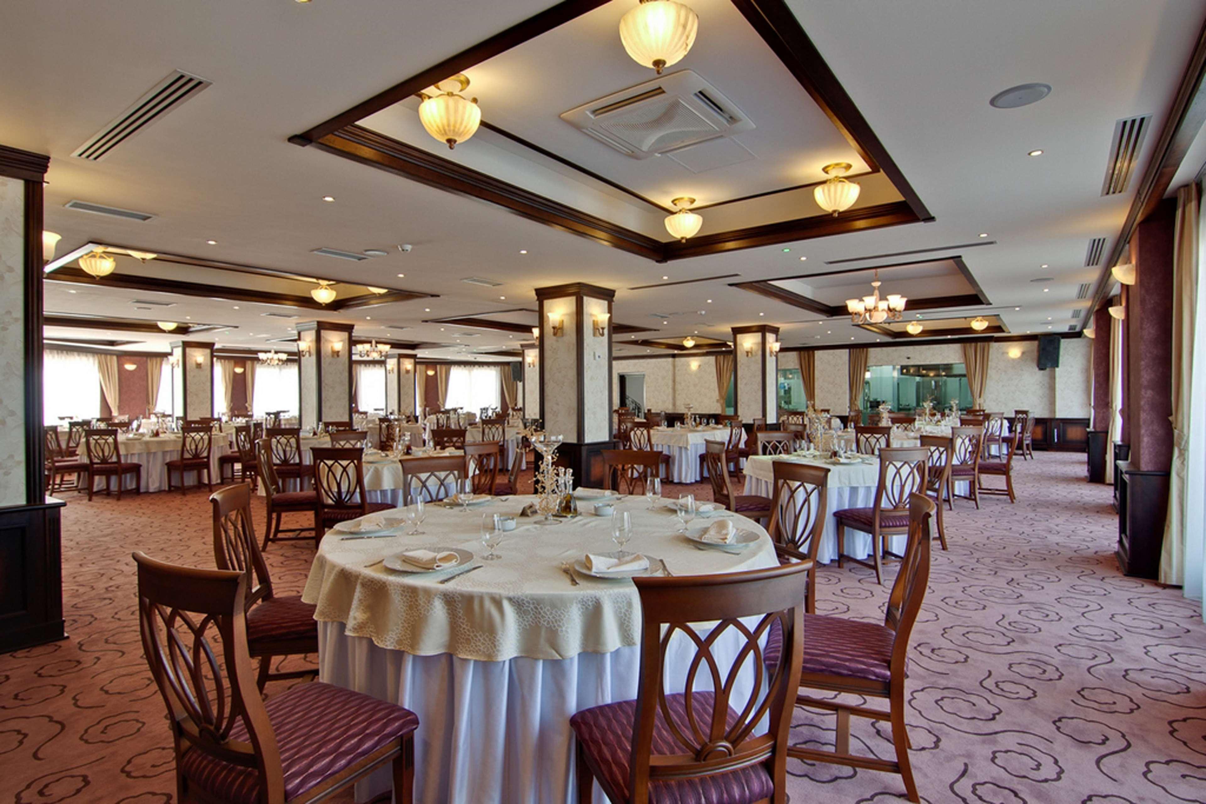 Doubletree By Hilton Hotel Sighisoara - Cavaler Exterior photo