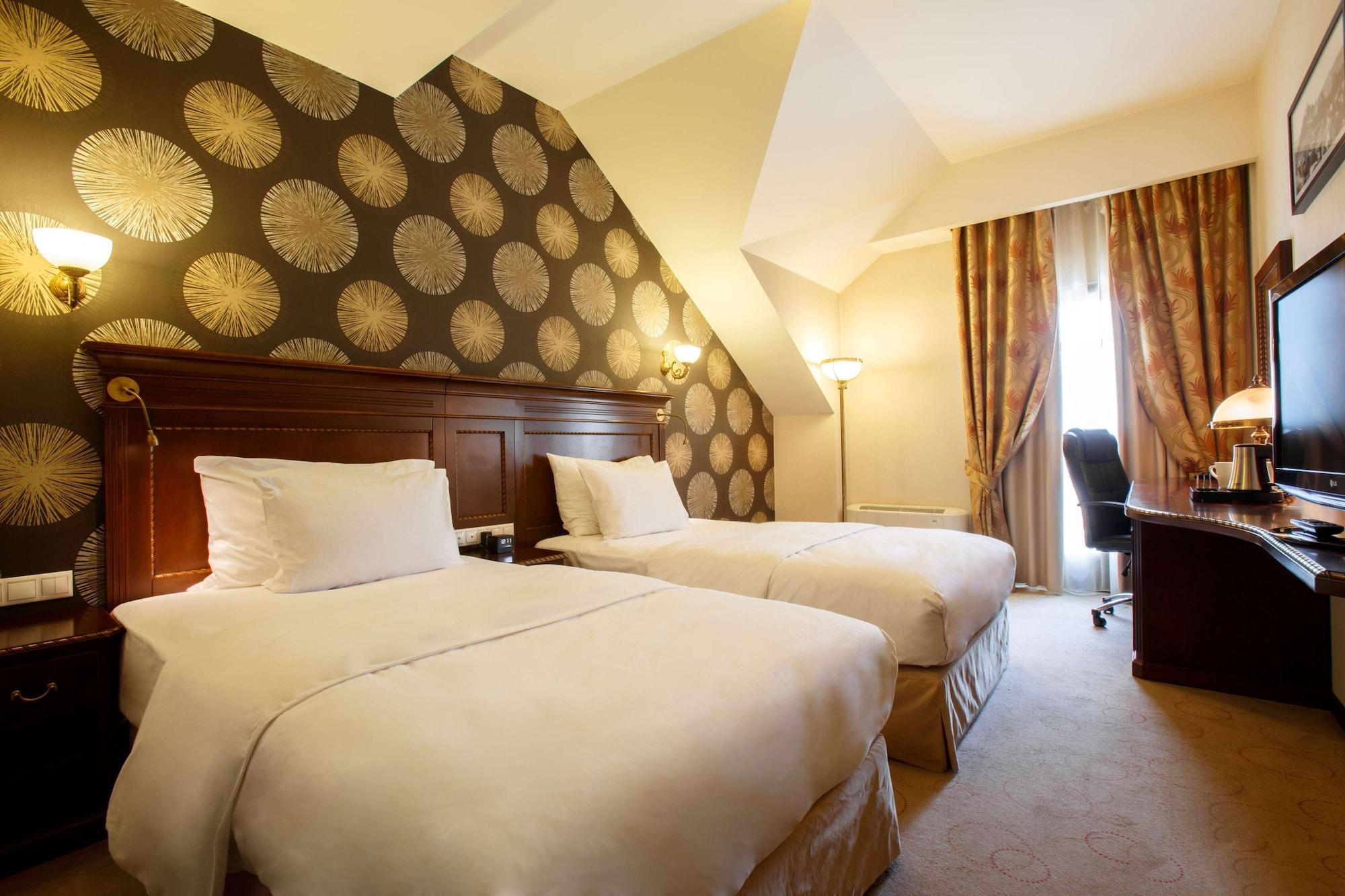 Doubletree By Hilton Hotel Sighisoara - Cavaler Exterior photo