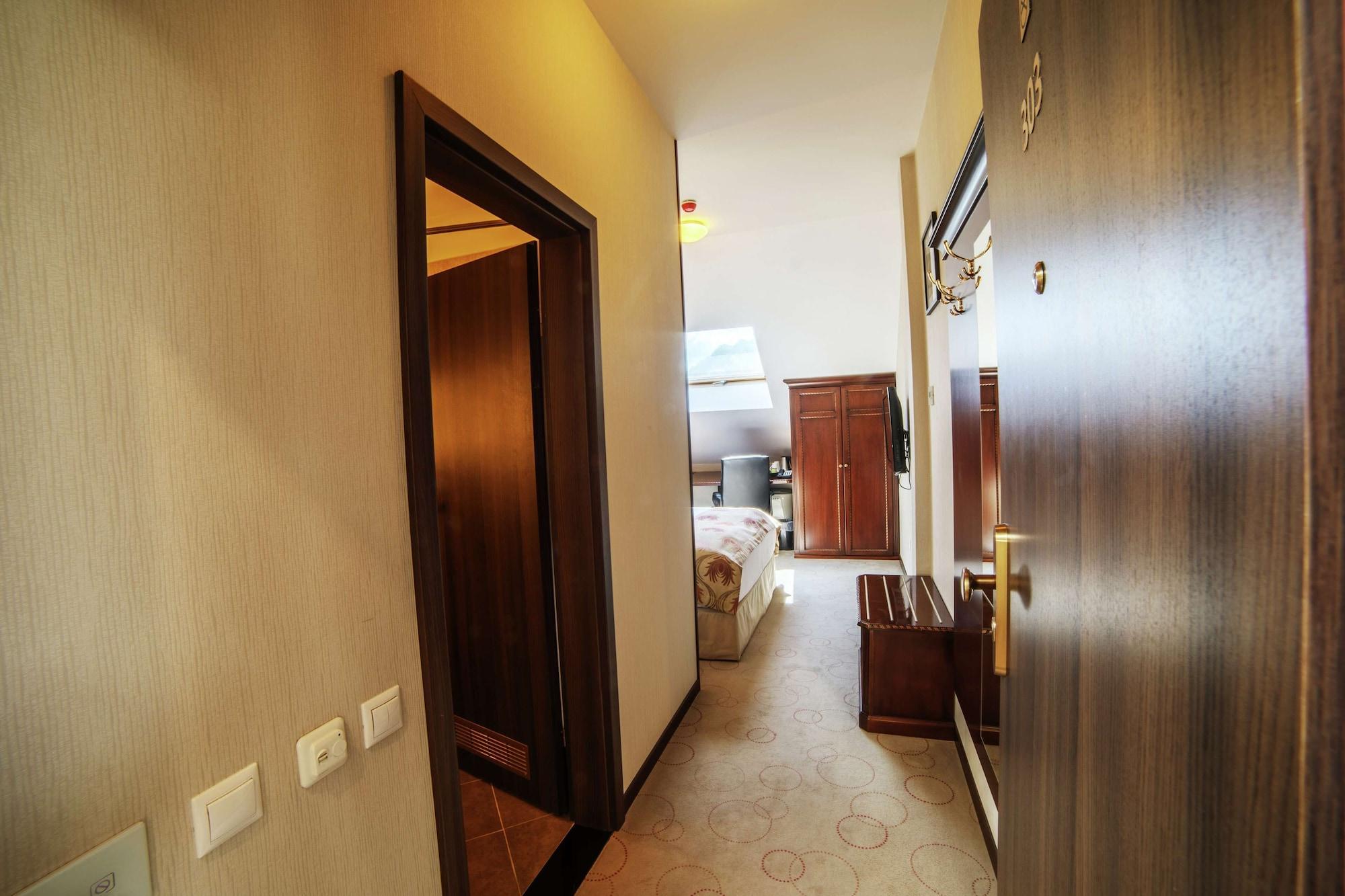 Doubletree By Hilton Hotel Sighisoara - Cavaler Exterior photo